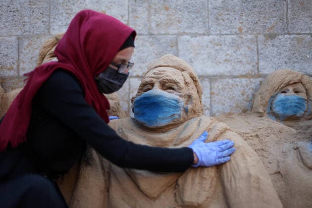 April 3, 2020, Gaza City, Gaza Strip, Palestinian Territory: A Palestinian artist Rana el-Ramlawi, 23, creates a sand sculpture stay home during awareness campaign about the spread of coronavirus disease (COVID-19), at her house Gaza city, on April 3, 2020. The United Nations has warned that a COVID-19 outbreak in Gaza could be disastrous, given the high poverty rates and weak health system in the coastal strip under Israeli blockade since 2007. Authorities in Gaza have said that more than 2,700 Palestinians are in home-isolation, mostly people who had returned from Egypt Gaza City Palestinian Territory - ZUMAap3_ 20200403_zaf_ap3_045 Copyright: xMahmoudxAjjourx