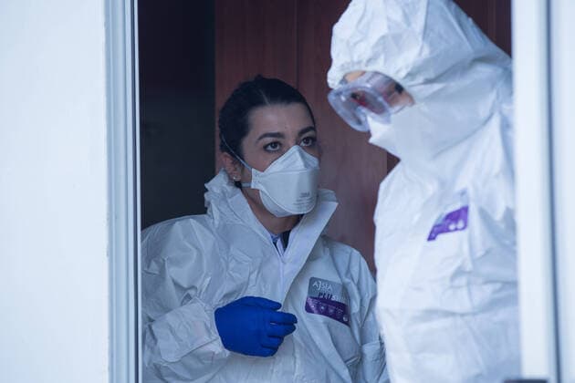 Rome: Covid-19 test with swabs in Drive-in mode In Santa Maria della Pietà complex in Rome, hospital staff safely carry out the nasopharyngeal swab to people for the diagnosis of Covid-19 directly on board your car, only by appointment. Roma RM Italy Copyright: MatteoxNardone