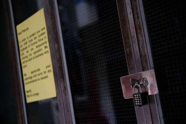 Coronavirus in China, Eindrücke aus Hongkong April 3, 2020, Hong Kong, China: A bar is seen closed with a lock in Lan Kai Fong, Central, Hong Kong. The Hong Kong government has ordered a two-week shutdown of pubs and bars to tighten up the social-distancing rules. Hong Kong China - ZUMAt141 20200403_zap_t141_004 Copyright: xKeithxTsujix