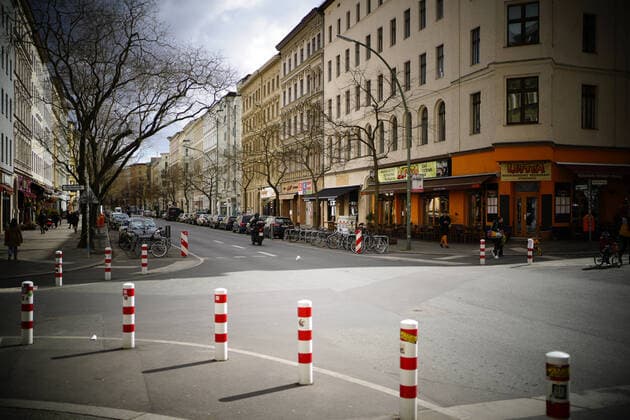 03.04.2020,Berlin,Deutschland,GER,die Stadt in Zeiten der Corona Pandemie,Bergmannstrasse,Bezirk Schöneberg.