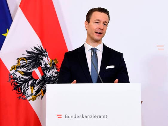 Wien 03.04.2020, Bundeskanzleramt, Wien, AUT, Akutelle Entwicklungen zur Coronaerkrankung in Oesterreich, Pressekonferenz, Weitere Massnahmen zur Sicherung von Standort und Beschaeftigung, im Bild Finanzminister Gernot Bluemel (OeVP) Finanzminister Gernot Bluemel (OeVP) during a press conference, Further measures to secure location and employment of Austrian Goverment about the Coronavirus Pandemie at the Bundeskanzleramt in Wien, Austria on 2020 04 03.
