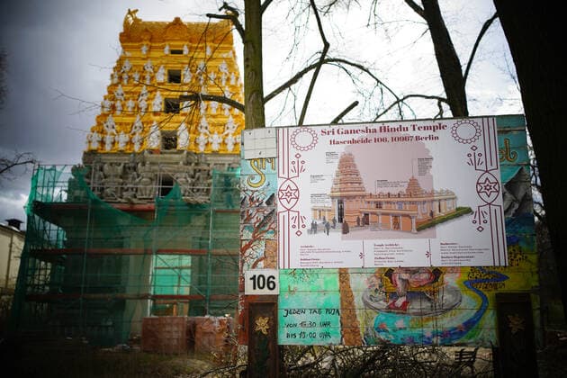 03.04.2020,Berlin,Deutschland,GER,die Stadt in Zeiten der Corona Pandemie, Bau der Sri Ganesha Hindu Temple in der Hasenheide im Bezirk Kreuzberg. *** 03 04 2020,Berlin,Germany,GER,the city in times of the Corona Pandemic, Construction of the Sri Ganesha Hindu Temple in the Hasenheide in the district of Kreuzberg