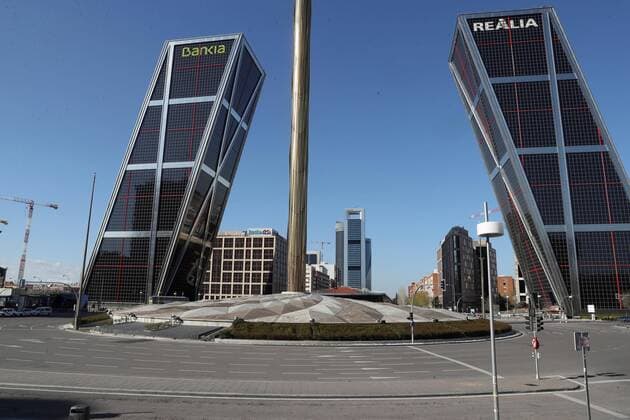 General view of the totally empty Plaza Castilla in central Madrid, Spain, 03 April 2020. Spain faces the 20th consecutive day of mandatory home confinement in a bid to slow down the spread of the pandemic COVID-19 disease caused by the SARS-CoV-2 coronavirus. Coronavirus in Spain !ACHTUNG: NUR REDAKTIONELLE NUTZUNG!  Copyright: xKikoxHuescax(es-ES)x GRAF5409 20200403-637215413435183529