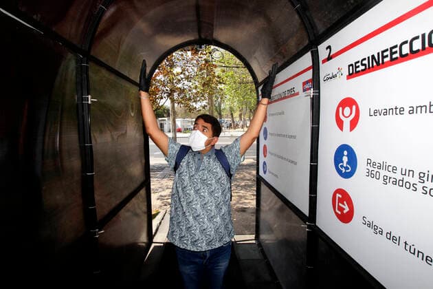 Santiago , April 3, 2020 The Municipality of Las Condes inaugurated a Sanitary Tunnel, which seeks to reduce the spread of Coronavirus, is located in the Sector of the Dominicans Javier Salvo Aton Chile, Santiago Chile Aton 409760  Copyright: JAVIERxSALVO ATONCHILE