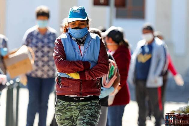 Citizens outside the Llano Chico parish waiting to buy agricultural products, in Quito, Ecuador, 03 April 2020. The number of deaths from coronavirus in Ecuador rose to 145, which represents 25 more deaths in the last 24 hours, according to official figures revealed this Friday. According to the report of the Ministry of Health, there are also 101 probable deceased by COVID-19 nationwide. 145 deaths from coronavirus and 101 more probable in Ecuador !ACHTUNG: NUR REDAKTIONELLE NUTZUNG!  Copyright: xJosexJacomex AME096 20200404-637215589330525761