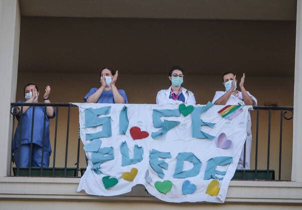 April 3, 2020: 3 April 2020 (Malaga ) All nurses and paramedics leave at 20 pm for their work in the fight against the Coronavirus health crisis outside the Malaga Regional Hospital.Police and ambulances joined the event. - ZUMAc161 20200403_zap_c161_021 Copyright: xLorenzoxCarnerox