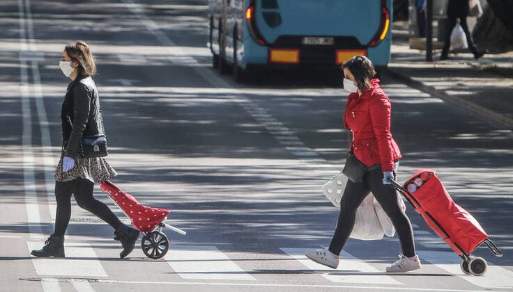 April 3, 2020: April 3, 2020 (Malaga) Daily shopping in supermarkets is a habit allowed by Spanish citizens as long as they comply with the health and safety measures against the coronavirus. - ZUMAc161 20200403_zap_c161_035 Copyright: xLorenzoxCarnerox