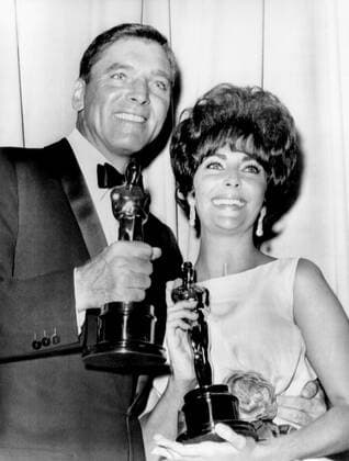 OSCARS. Bester Hauptdarsteller. PreistrÃ¤ger 1961-1970 From left, Burt Lancaster, (Best Actor, ELMER GANTRY), and Elizabeth Taylor, (Best Actress, BUTTERFIELD-8), at the Academy Awards, April 17, 1961 Courtesy Everett Collection !ACHTUNG AUFNAHMEDATUM GESCHÃ„TZT! PUBLICATIONXNOTxINxCANxCHNxFRAxITAxJPNxNORxPOLxRUSxESPxUKxUSA Copyright: xCourtesyxEverettxCollectionx PBDELTA EC428
