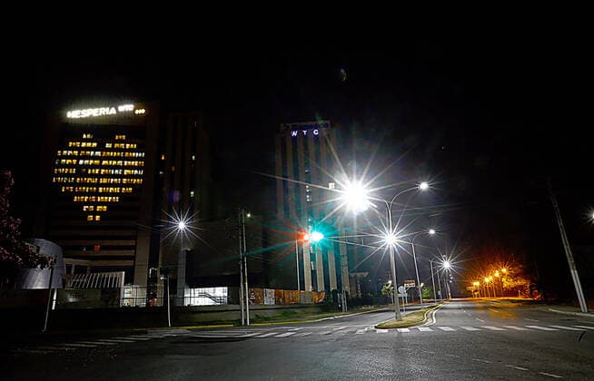 April 3, 2020, Valencia, Carabobo, Venezuela: April 03, 2020. The Hesperia hotel turned on the lights in its rooms to form a heart, to give hope to fight humanity against the Coronavirus pandemic, in the city of Valencia, Carabobo state. Photo: Valencia Venezuela - ZUMAhe3_ 20200403_zbp_he3_002 Copyright: xJuanxCarlosxHernandezx