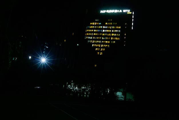 April 3, 2020, Valencia, Carabobo, Venezuela: April 03, 2020. The Hesperia hotel turned on the lights in its rooms to form a heart, to give hope to fight humanity against the Coronavirus pandemic, in the city of Valencia, Carabobo state. Photo: Valencia Venezuela - ZUMAhe3_ 20200403_zbp_he3_004 Copyright: xJuanxCarlosxHernandezx