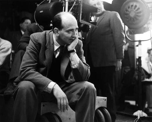 SATURDAY NIGHT AND SUNDAY MORNING, director Karel Reisz on set, 1960, snasm1960-fsct04, Photo by: Everett Collection (snasm1960-fsct04) Everett Collection (snasm1960-fsct04) !ACHTUNG AUFNAHMEDATUM GESCHÃ„TZT! PUBLICATIONXNOTxINxCANxCHNxFRAxITAxJPNxNORxPOLxRUSxESPxUKxUSA Copyright: xCourtesyxEverettxCollectionx SIJA032 EC258