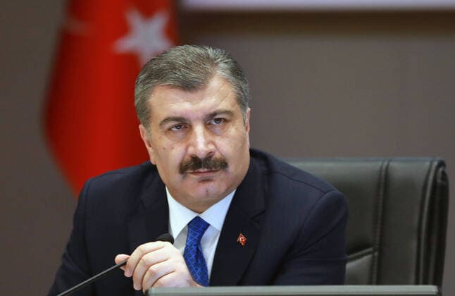 (200403) -- ANKARA, April 3, 2020 (Xinhua) -- Turkish Health Minister Fahrettin Koca speaks at a press conference in Ankara, Turkey, on April 3, 2020. Turkey on Friday registered 69 new deaths from COVID-19 in the past 24 hours, bringing the total number of fatalities to 425. The total number of confirmed COVID-19 cases in Turkey surged to 20,921, as 2,786 more people were tested positive on Friday, Turkish Health Minister Fahrettin Koca said in a press conference. (Photo by Mustafa Kaya Xinhua) TURKEY-ANKARA-COVID-19-CASES