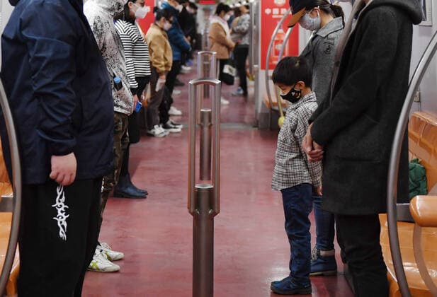 (200404) -- BEIJING, April 4, 2020 -- Subway passengers pay a silent tribute to martyrs who died in the fight against the novel coronavirus disease (COVID-19) outbreak and compatriots who died of the disease in Beijing, capital of China, April 4, 2020. ) CHINA-COVID-19 VICTIMS-NATIONAL MOURNING (CN) ZhangxChenlin 