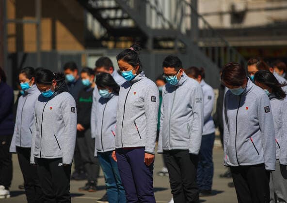 (200404) -- SHENYANG, April 4, 2020 -- Medical aid members returning from Hubei Province pay a silent tribute to martyrs who died in the fight against the novel coronavirus disease (COVID-19) outbreak and compatriots who died of the disease in Shenyang, northeast China s Liaoning Province, April 4, 2020. ) CHINA-COVID-19 VICTIMS-NATIONAL MOURNING (CN) LongxLei 