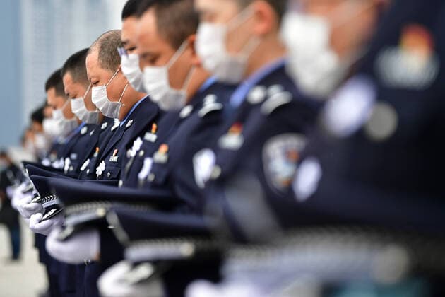 (200404) -- LANZHOU, April 4, 2020 -- Police pay a silent tribute to martyrs who died in the fight against the novel coronavirus disease (COVID-19) outbreak and compatriots who died of the disease in Lanzhou, northwest China s Gansu Province, April 4, 2020. ) CHINA-COVID-19 VICTIMS-NATIONAL MOURNING (CN) ChenxBin 