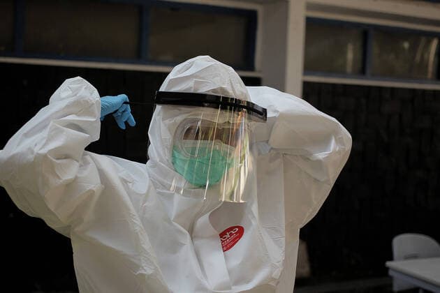 COVID-19 Rapid Test in Bogor, Indonesia - April 4, 2020. A Health workers wearing a protective suit check citizens during the COVID-19 rapid test using the drive thru system in Bogor, West Java, Indonesia, April 4, 2020. The COVID-19 Rapid Test is conducted to speed up the examination process and narrow the spread of Coronavirus (Covid-19) transmission in Bogor, West Java. (Photo by Aditya Saputra INA Photo Agency imago images) 
