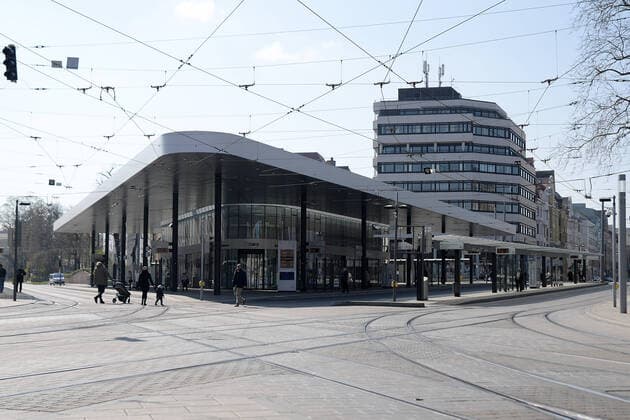 04.04.2020, xemx, News, emwirt, v.l. Augsburg am Tag 14 der Ausgangsbeschraenkung, kaum Menschen in Augsburg Stadtmitte bei Koenigsplatz Augsburg