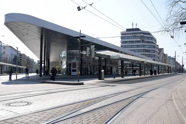 04.04.2020, xemx, News, emwirt, v.l. Augsburg am Tag 14 der Ausgangsbeschraenkung, kaum Menschen in Augsburg Stadtmitte bei Koenigsplatz Augsburg