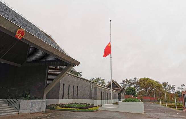 (200404) -- JOHANNESBURG, April 4, 2020 -- A Chinese national flag flies at half-mast to mourn for martyrs who died in the fight against the novel coronavirus disease (COVID-19) outbreak and compatriots who died of the disease at the Chinese Embassy to South Africa in Pretoria, South Africa, April 4, 2020. (Chinese Embassy to South Africa Handout via Xinhua) SOUTH AFRICA-PRETORIA-COVID-19-CHINESE EMBASSY-NATIONAL FLAG-HALF-MAST ChenxCheng 