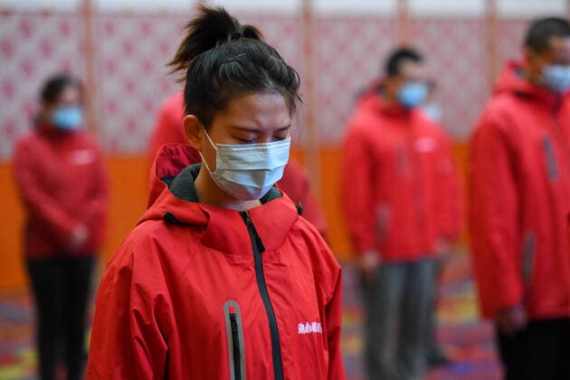 (200404) -- CHANGSHA, April 4, 2020 -- Medical aid members who returned from Hubei Province pay a silent tribute to martyrs who died in the fight against the novel coronavirus disease (COVID-19) outbreak and compatriots who died of the disease in Changsha, central China s Hunan Province, April 4, 2020. ) CHINA-COVID-19 VICTIMS-NATIONAL MOURNING (CN) ChenxZeguo 