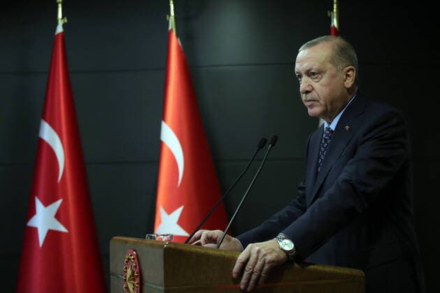 (200404) -- ISTANBUL, April 4, 2020 -- Turkish President Recep Tayyip Erdogan delivers a televised address to the nation in Istanbul, Turkey, April 3. Turkish President Recep Tayyip Erdogan on Friday declared a partial curfew for the citizens under the age of 20 to curb the fast spread of COVID-19. At a televised address to the nation, Erdogan announced a series of new measures to contain the coronavirus outbreak as the death toll from the virus climbed to 425, and the confirmed cases totaled 20,921 on Friday. (Photo by Mustafa Kaya Xinhua) TURKEY-ISTANBUL-COVID-19-PARTIAL CURFEW MuxSitafa¡¤kaya 