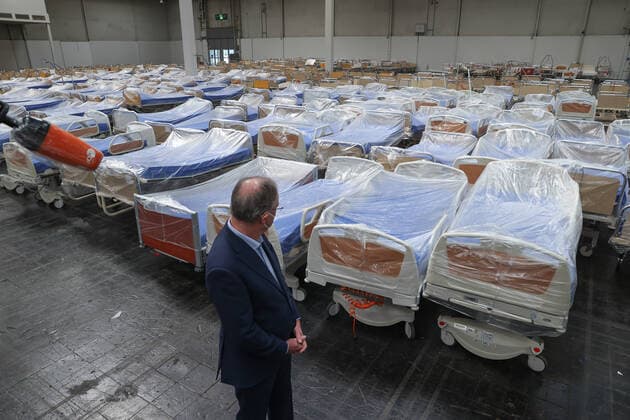 Hannover, 04.04.2020, Bundeswehr Soldaten im Coronavirus Einsatz beim Aufbau der Behelfsklinik auf dem Messegelände, Ministerpräsident Stephan Weil besichtigt Behelfsklinik,