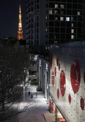 New coronavirus Few people are seen in Tokyo s Roppongi area on April 4, 2020, as the metropolitan government asked citizens to refrain from leaving their homes this weekend to prevent further spread of the new coronavirus. 