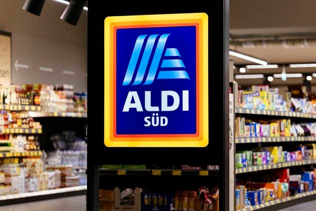 Eine Filiale von Aldi Süd auf der Luxemburger Straße. Köln, 04.04.2020