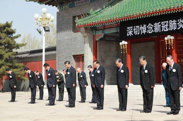 (200404) -- BEIJING, April 4, 2020 -- Xi Jinping, Li Keqiang, Li Zhanshu, Wang Yang, Wang Huning, Zhao Leji, Han Zheng and Wang Qishan, as well as other Party and state leaders, stand in silence during the national mourning for martyrs who died fighting the novel coronavirus disease (COVID-19) and compatriots who lost their lives in the outbreak, in the Zhongnanhai leadership compound in Beijing, capital of China, at 10:00 a.m. on April 4, 2020. ) CHINA-BEIJING-LEADERS-NATIONAL MOURNING (CN) PangxXinglei