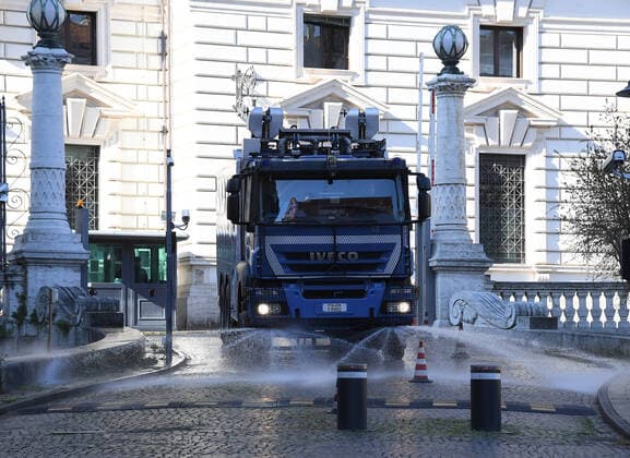 (200404) -- ROME, April 4, 2020 -- Police clean the ground in front of the building of Interior Minister in Rome, Italy, April 4, 2020. The coronavirus pandemic has claimed 14,681 lives in locked-down Italy. The number of confirmed infections, fatalities and recoveries totaled 119,827 on Friday, the country s Civil Protection Department managing the national emergency response said on Friday. (Photo by Alberto Lingria Xinhua) ITALY-ROME-COVID-19 ChengxTingting 