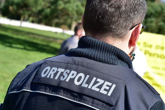 In Saarbrücken registriert die Polizei nur wenige Verstöße gegen die geltenden Ausgangsbeschränkungen im Rahmen der Corona-Krise am Samstag (4.4.2020). Innenminister Klaus Bouillon machte sich am Staden ein Bild von der Lage und redete mit Polizisten. .