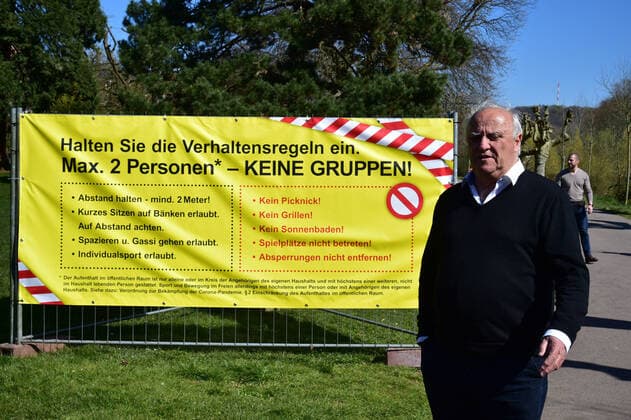 In Saarbrücken registriert die Polizei nur wenige Verstöße gegen die geltenden Ausgangsbeschränkungen im Rahmen der Corona-Krise am Samstag (4.4.2020). Innenminister Klaus Bouillon machte sich am Staden ein Bild von der Lage und redete mit Polizisten. .