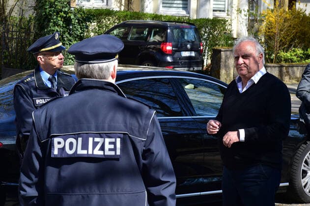 In Saarbrücken registriert die Polizei nur wenige Verstöße gegen die geltenden Ausgangsbeschränkungen im Rahmen der Corona-Krise am Samstag (4.4.2020). Innenminister Klaus Bouillon machte sich am Staden ein Bild von der Lage und redete mit Polizisten. .