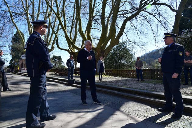In Saarbrücken registriert die Polizei nur wenige Verstöße gegen die geltenden Ausgangsbeschränkungen im Rahmen der Corona-Krise am Samstag (4.4.2020). Innenminister Klaus Bouillon machte sich am Staden ein Bild von der Lage und redete mit Polizisten. .