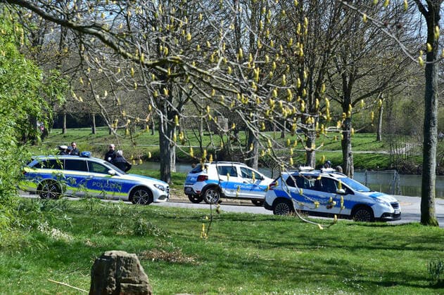 In Saarbrücken registriert die Polizei nur wenige Verstöße gegen die geltenden Ausgangsbeschränkungen im Rahmen der Corona-Krise am Samstag (4.4.2020). Innenminister Klaus Bouillon machte sich am Staden ein Bild von der Lage und redete mit Polizisten. .