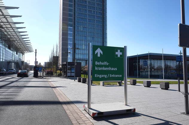 Besichtigung eines Corona-Notfallkrankenhauses auf dem Messegelande. Hannover, 04.04.2020