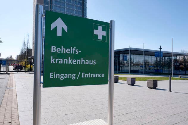 Besichtigung eines Corona-Notfallkrankenhauses auf dem Messegelande. Hannover, 04.04.2020