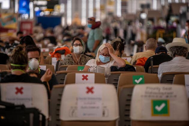 News Bilder des Tages April 4, 2020, Bangkok, Bangkok, Thailand: Thailand banned all international flights from landing in the country starting April 4th until at least the end of Monday April 6th. Bangkok s Suvanarbhumi International Airport, one of 2 international airports serving the Thai capital, was a shadow of it s former self as the departure halls and check in counters were largely empty of people and activity. These extreme measures were put into place in an effort to stop new cases of Covid-19 from being imported into the country. Bangkok Thailand - ZUMAt128 20200404_zap_t128_009 Copyright: xAdryelxTalamantesx