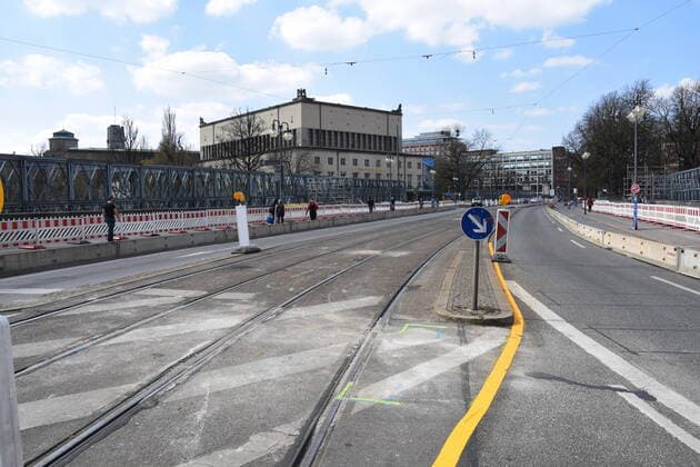 Ueber Isar Ludwigs Bruecke -Sanierung Muenchen 04.04.20 Muenchen