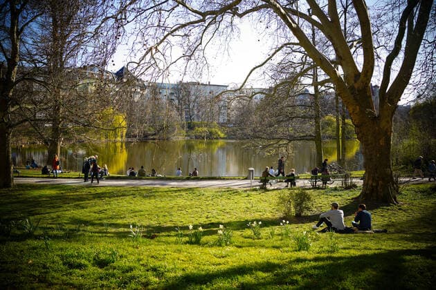 04.04.2020,Berlin,Deutschland,GER,die Stadt in Zeiten der Corona Pandemie.Lietzenseepark Am See.