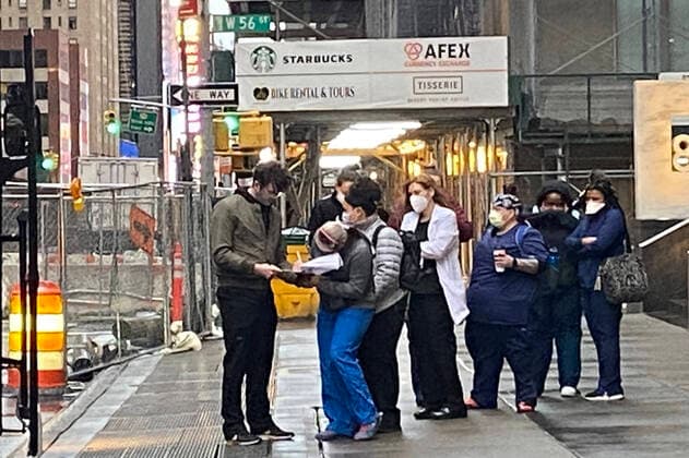 NEW YORK, NY- APRIL 4: Medical workers board a bus to their next hospital and care facility during the Coronavirus pandemic in New York City on April 4, 2020. Copyright: xRainmakerxPhotosx