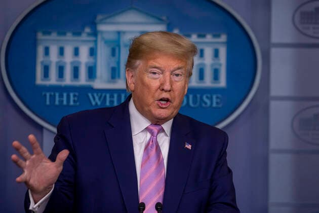 News Bilder des Tages April 4, 2020, Washington, District of Columbia, USA: United States President Donald J. Trump speaks at the coronavirus briefing at the White House Washington, D.C., U.S., on Saturday, April 4, 2020. New York s death toll from coronavirus on Saturday surpassed 3,500 as confirmed cases rose to 113,704, bringing the U.S. total to more than 7,700 fatalities and 287,000 cases. .Credit: Pool via CNP Washington USA - ZUMAs152 20200404_zaa_s152_004 Copyright: xTasosxKatopodisx