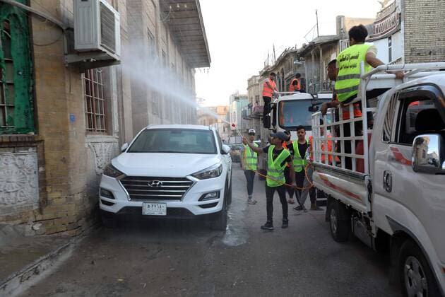 (200404) -- BAGHDAD, April 4, 2020 (Xinhua) -- Volunteers sterilize a street in Baghdad, Iraq, on April 4, 2020. Iraqi Health Ministry on Saturday confirmed two more deaths from COVID-19 and 58 new cases, as the total number of infections climbed to 878. (Xinhua Khalil Dawood) IRAQ-BAGHDAD-COVID-19-NEW CASES 