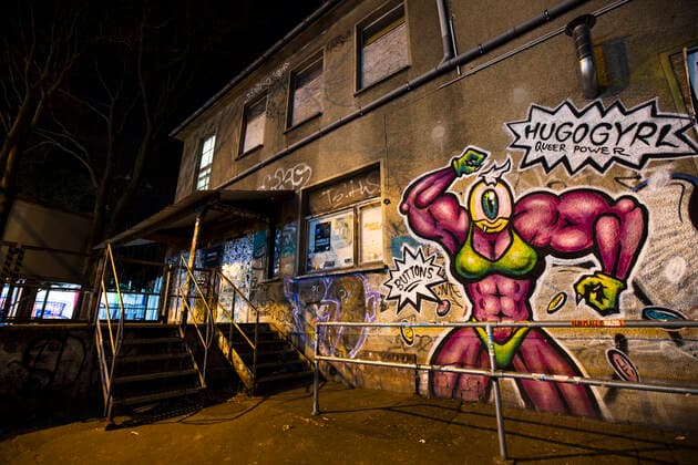 Der leere Eingang vom About Blank Club in Berlin am 5. April 2020. Um die Verbreitung des Coronavirus (SARS-CoV-2) zu verlangsamen beschlossen Bund und Laender weitere Restriktionen. Auch die Berliner Clubs sind seit einigen Wochen geschlossen. Wo ueblicherweise sich lange Schlangen von Menschen bilden, ist am Samstag Nacht menschenleer. Coronavirus in Berlin