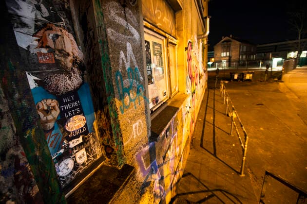 Der leere Eingang vom About Blank Club in Berlin am 5. April 2020. Um die Verbreitung des Coronavirus (SARS-CoV-2) zu verlangsamen beschlossen Bund und Laender weitere Restriktionen. Auch die Berliner Clubs sind seit einigen Wochen geschlossen. Wo ueblicherweise sich lange Schlangen von Menschen bilden, ist am Samstag Nacht menschenleer. Coronavirus in Berlin