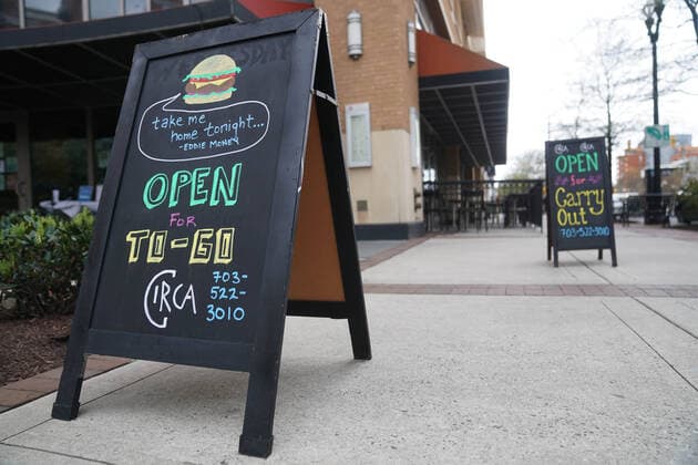 (200405) -- WASHINGTON D.C., April 5, 2020 -- A restaurant with takeaway service is seen in Arlington, Virginia, the United States, April 4, 2020. The number of COVID-19 cases in the United States topped 300,000 by 3:40 p.m. local time Saturday (1940 GMT), according to the Center for Systems Science and Engineering (CSSE) at Johns Hopkins University. ) U.S.-COVID-19-CONFIRMED CASES LiuxJie 