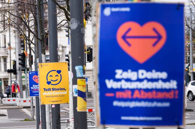 (200405) -- LEIPZIG, April 5, 2020 -- Signs to call for staying at home and keeping distance are seen in Leipzig, eastern Germany, April 4, 2020. More than 89,300 COVID-19 cases and at least 1,250 deaths have been registered as of Saturday afternoon across Germany, according to evaluations of the German Press Agency (DPA) which took into account the latest figures from all federal states. (Photo by Xinhua) GERMANY-LEIPZIG-COVID-19-CASES KevinxVoigt 
