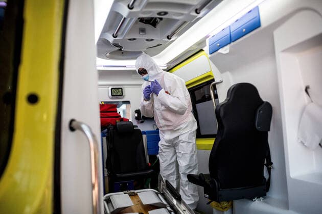 April 4, 2020, Girona, Spain: Emergency health worker in a protective gear as a preventive measure, finalising a transfer of a possible case of covid-19..The emergency health services are forced to comply with specific protocols during the transfers of patients with possible cases of covid-19. At the end of the service they disinfect and throw the personal protective equipment in G-II bags to avoid contagions. Girona Spain - ZUMAs197 20200404_zaa_s197_147 Copyright: xMartixNavarrox