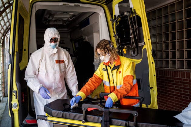 April 4, 2020, Girona, Spain: Emergency health workers in protective gear as a preventive measure, finalising a transfer of a possible case of covid-19..The emergency health services are forced to comply with specific protocols during the transfers of patients with possible cases of covid-19. At the end of the service they disinfect and throw the personal protective equipment in G-II bags to avoid contagions. Girona Spain - ZUMAs197 20200404_zaa_s197_148 Copyright: xMartixNavarrox