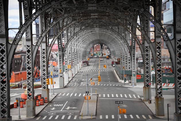 News Bilder des Tages April 4, 2020, New York, New York, United States: Street in Harlem is seen empty in New York City, in the United States, this Saturday, 04. New York is the epicenter of the coronavirus pandemic New York United States - ZUMAv122 20200404_zap_v122_043 Copyright: xWilliamxVolcovx